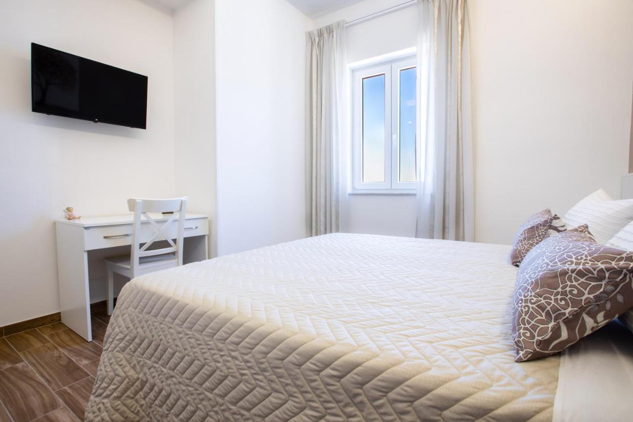 Il Veliero Bed & Breakfast กาสเตลลัมมาเร ดิ สตาเบีย ภายนอก รูปภาพ