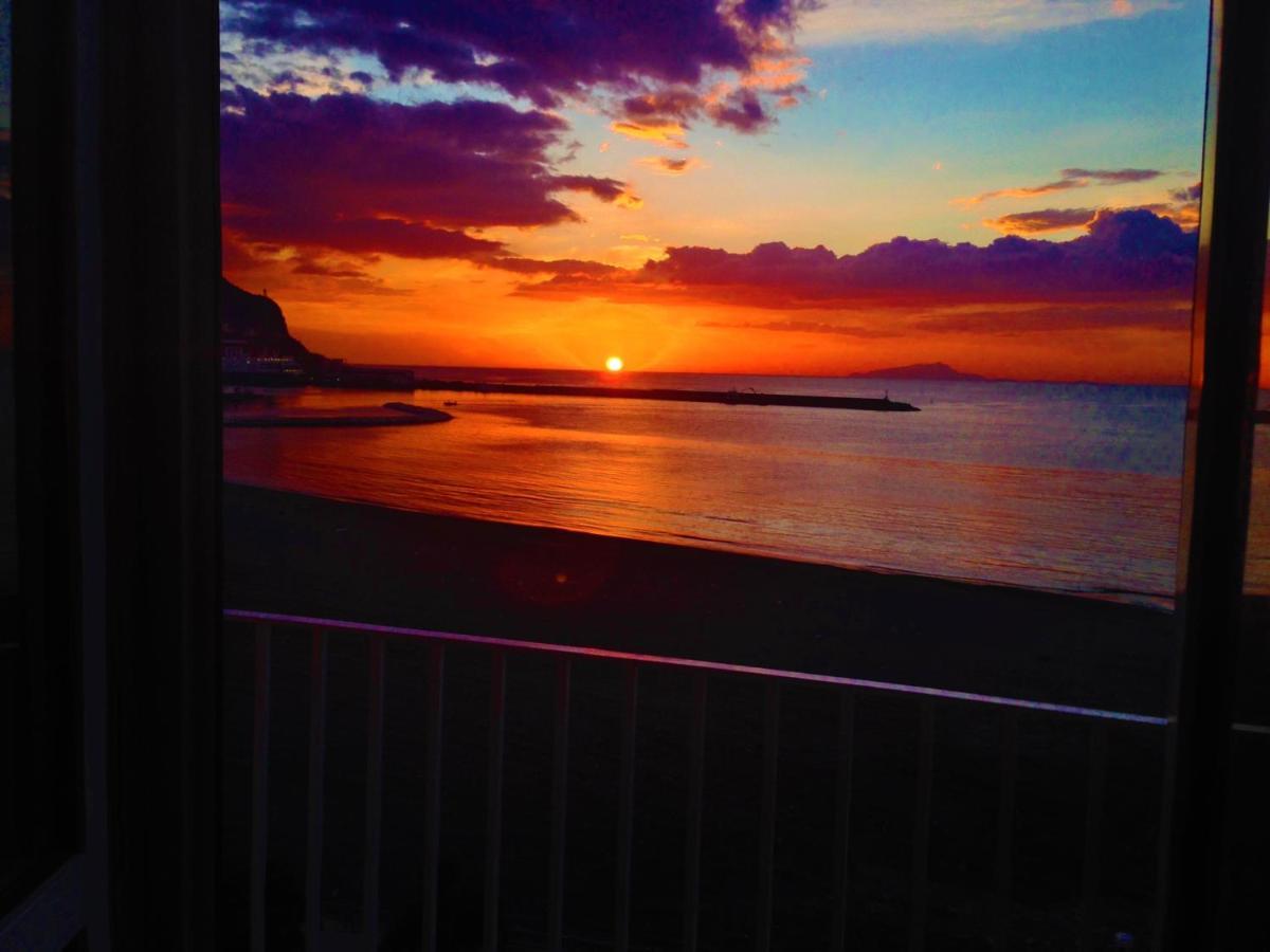 Il Veliero Bed & Breakfast กาสเตลลัมมาเร ดิ สตาเบีย ภายนอก รูปภาพ