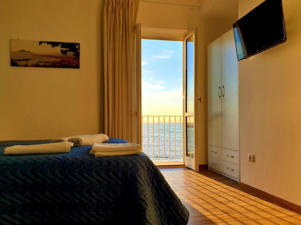 Il Veliero Bed & Breakfast กาสเตลลัมมาเร ดิ สตาเบีย ภายนอก รูปภาพ